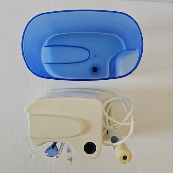 Waterpik Classic Water Flosser 3 Tips Dental Oral Care Gift New in Box Working - Picture 6 of 11